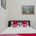 Super Oyo 92134 Bogor Guest House