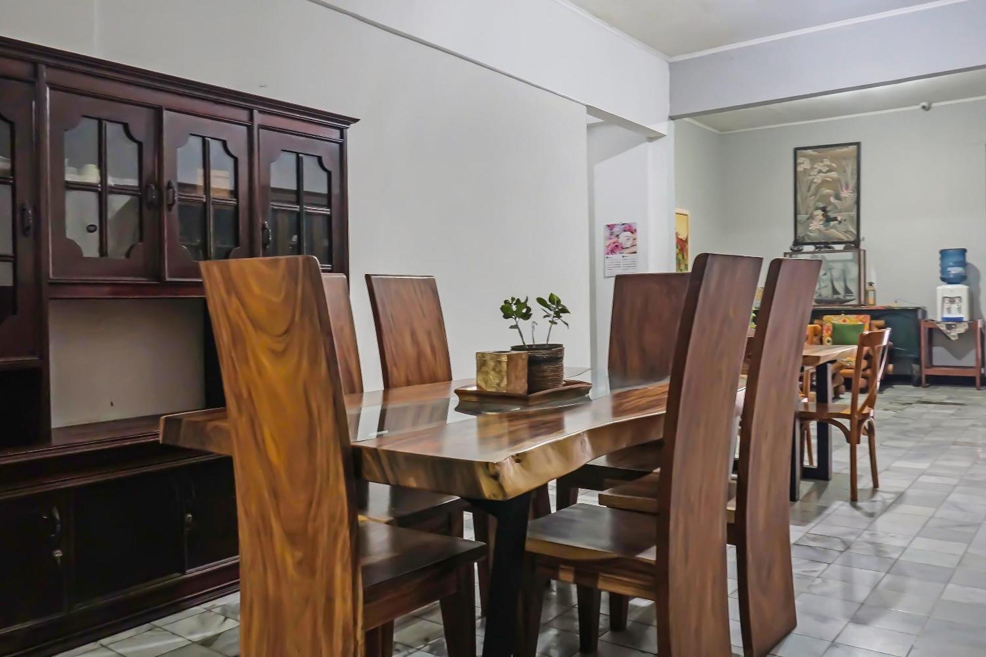 Super Oyo 92134 Hotel